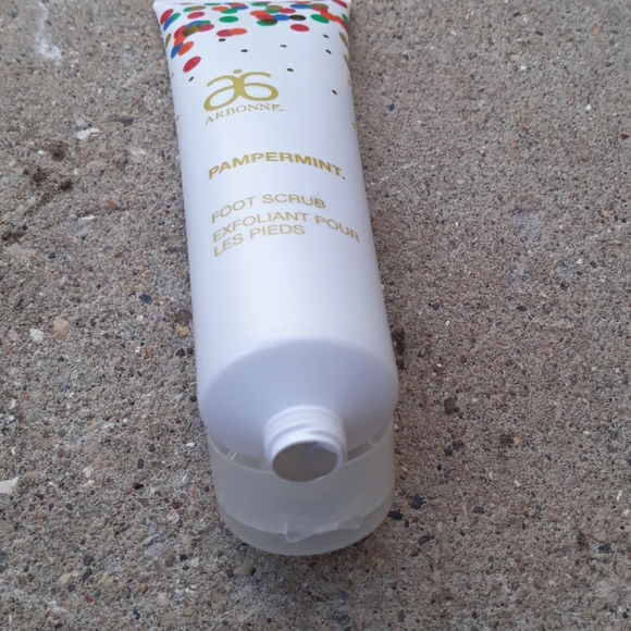 Arbonne Pampermint Foot Scrub - Picture 3 of 3